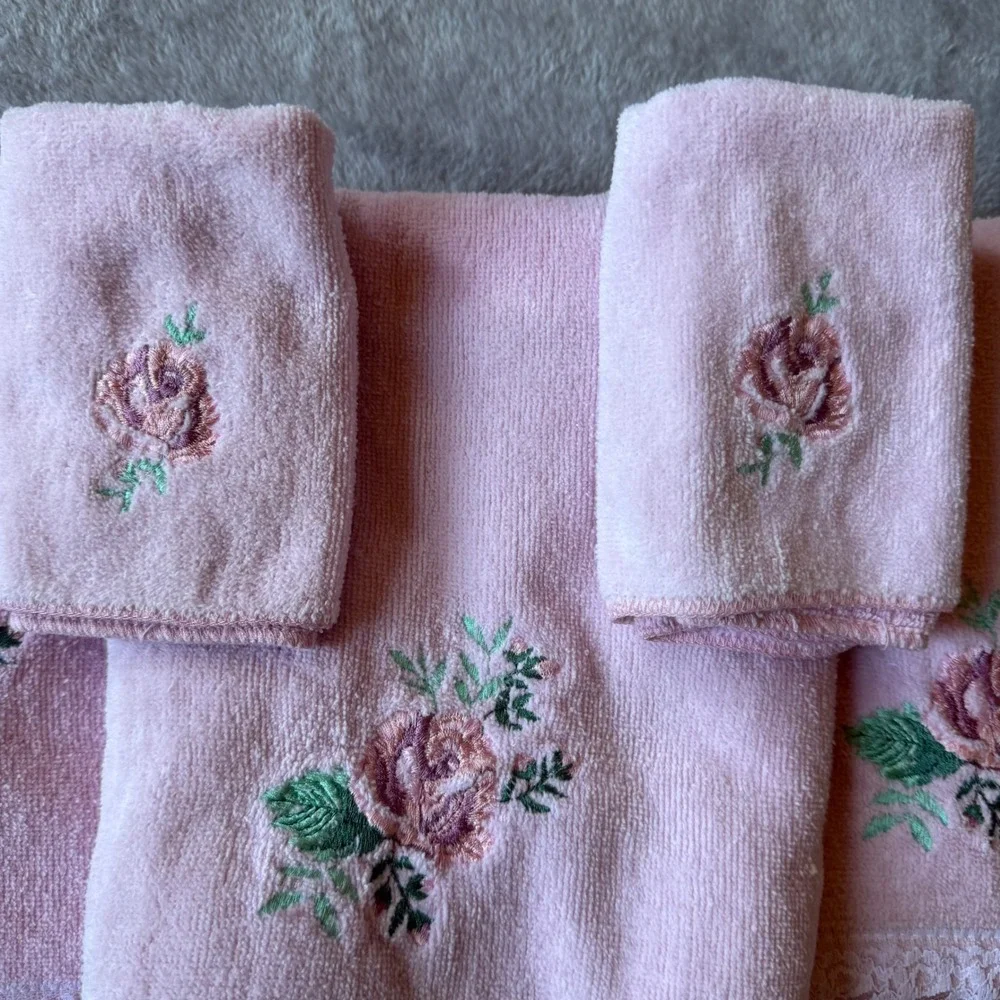 Vtg R.A. Briggs 3 Pink Floral Rose Embroidered Lace Trim Towels 2 Washcloths HTF
